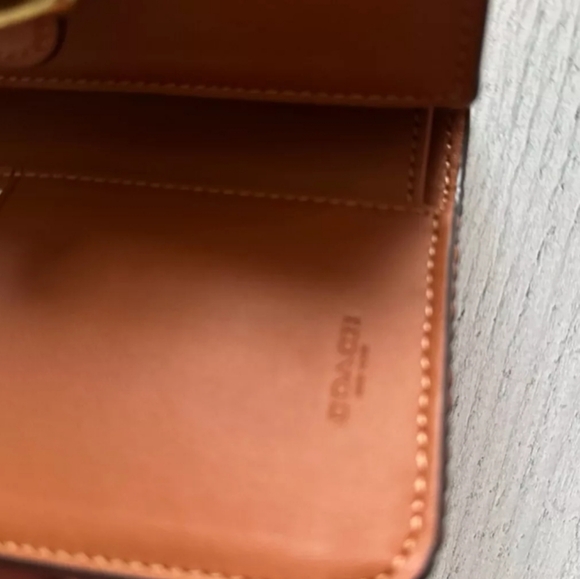 Coach Medium Wallet NWT - Picture 7 of 12